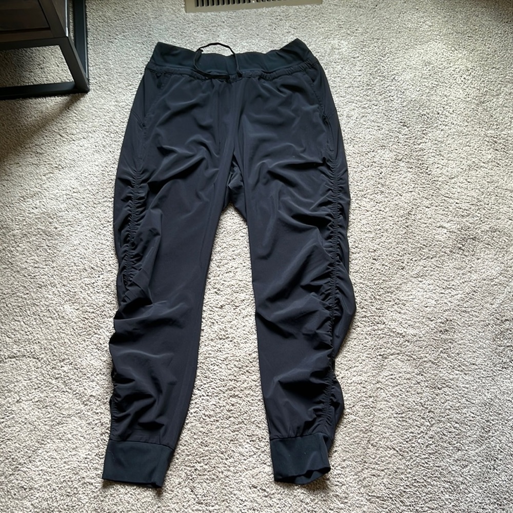 Athleta attitude black size 6 pant